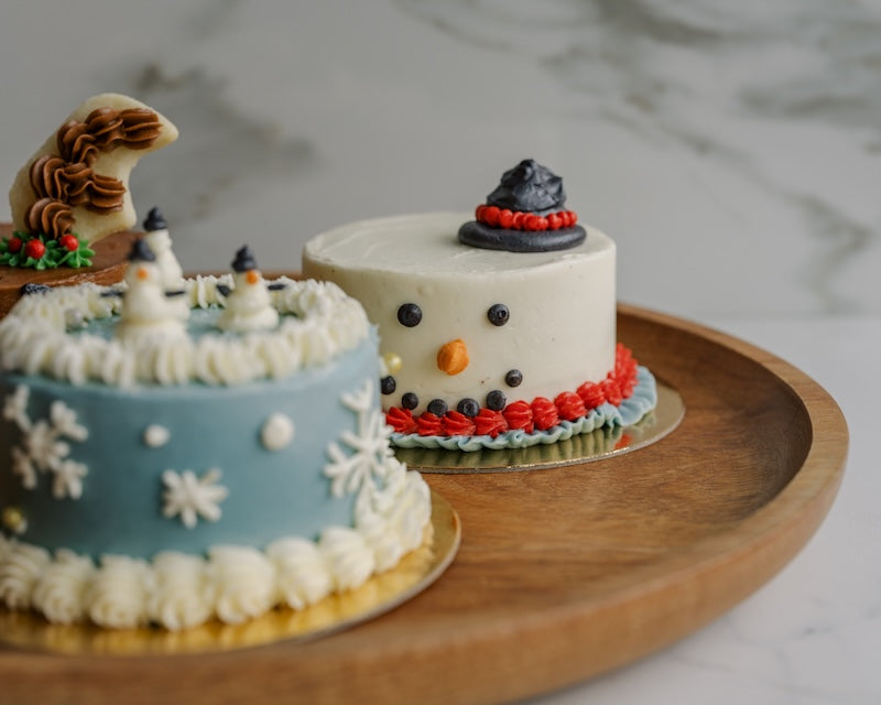 Mini Holiday Cake Decorating