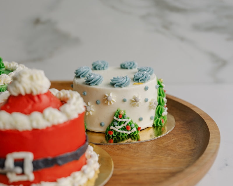 Mini Holiday Cake Decorating