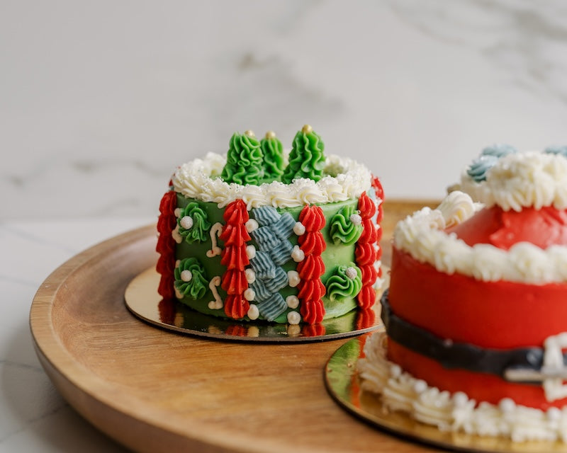 Mini Holiday Cake Decorating